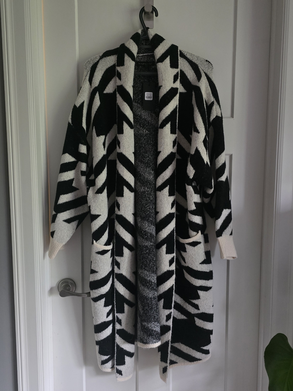 Do Everything With Love Black & White Geometric Women’s Cardigan Sweater - Picture 2 of 4